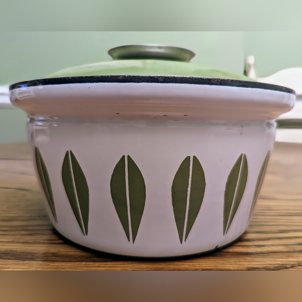 Vintage Catherine Holm 7" Avocado Green and White Lotus Pot